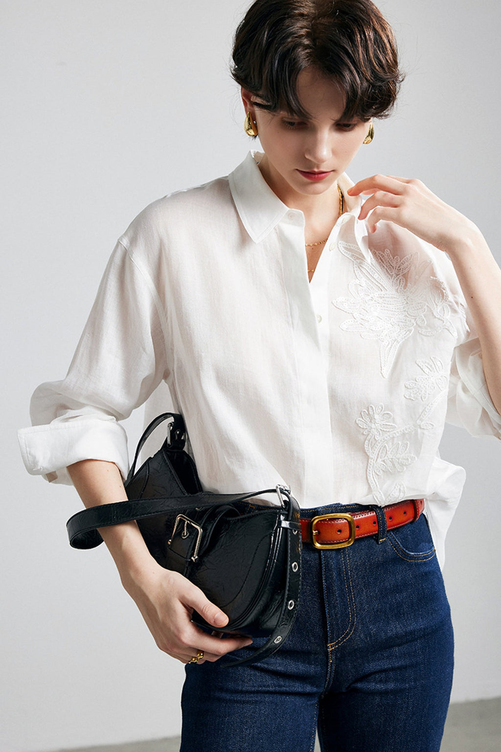 100% Ramie Floral Embroidered Button-Down Shirt in White