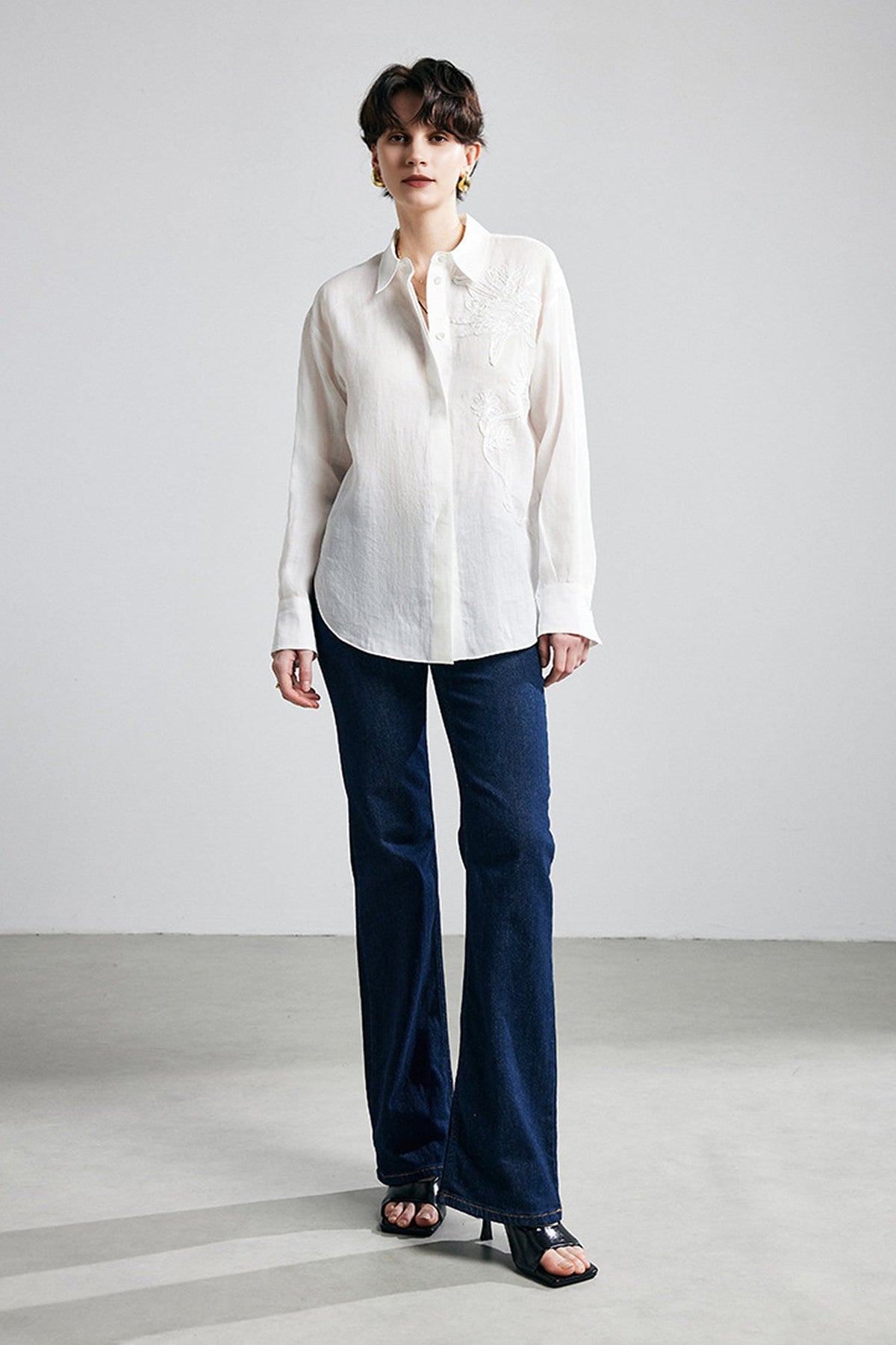 100% Ramie Floral Embroidered Button-Down Shirt in White