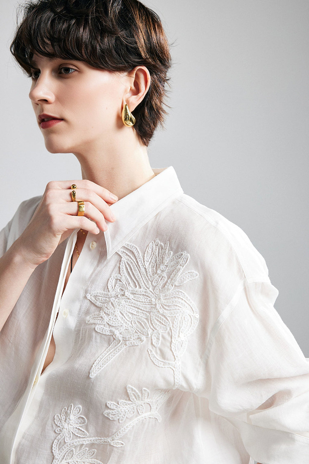 100% Ramie Floral Embroidered Button-Down Shirt in White