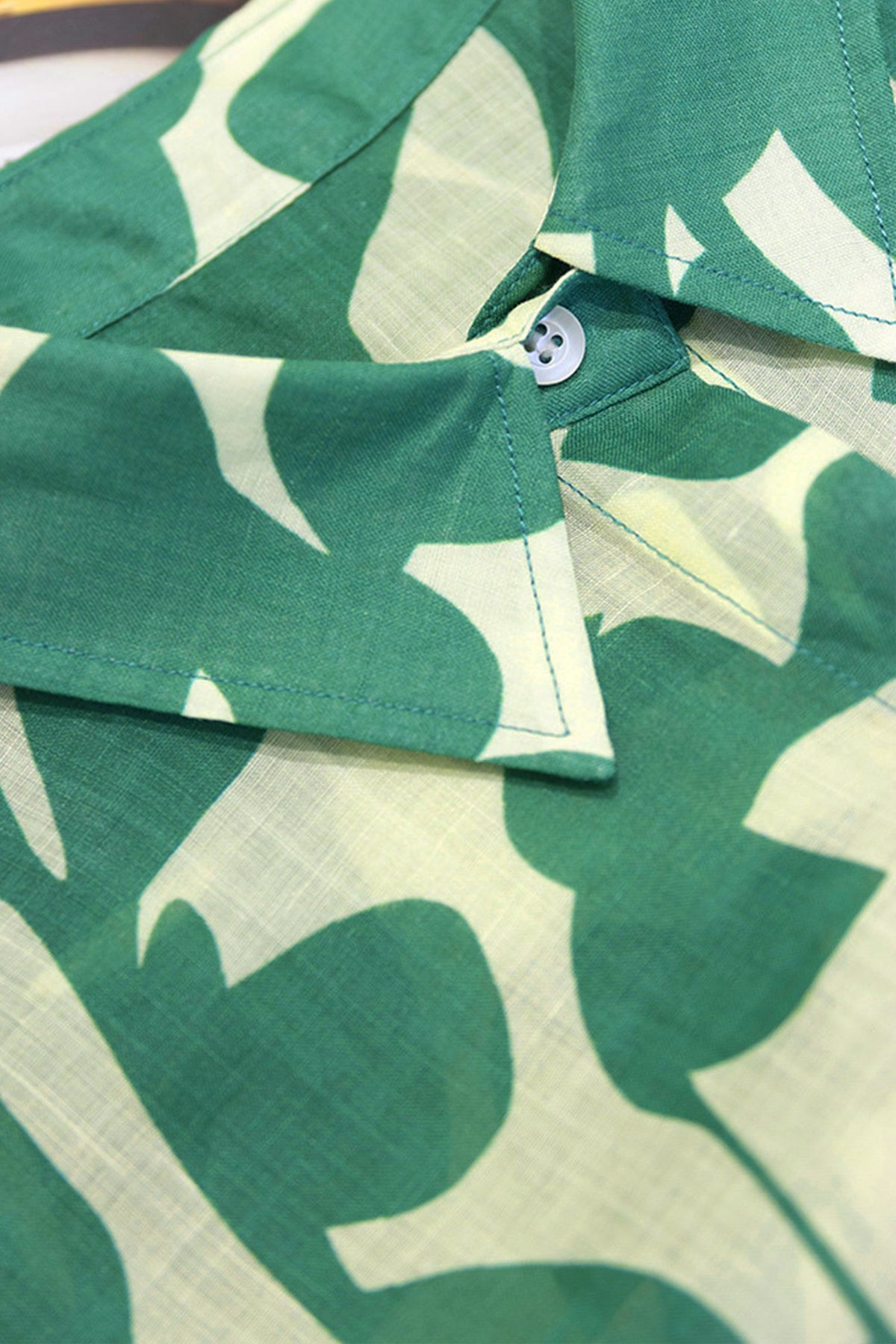 100% Ramie Graphic Leaf Print Button-Up Shirt