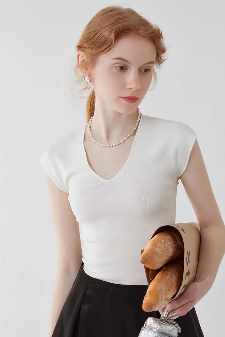 V-neck Short Sleeve Knit T-shirt