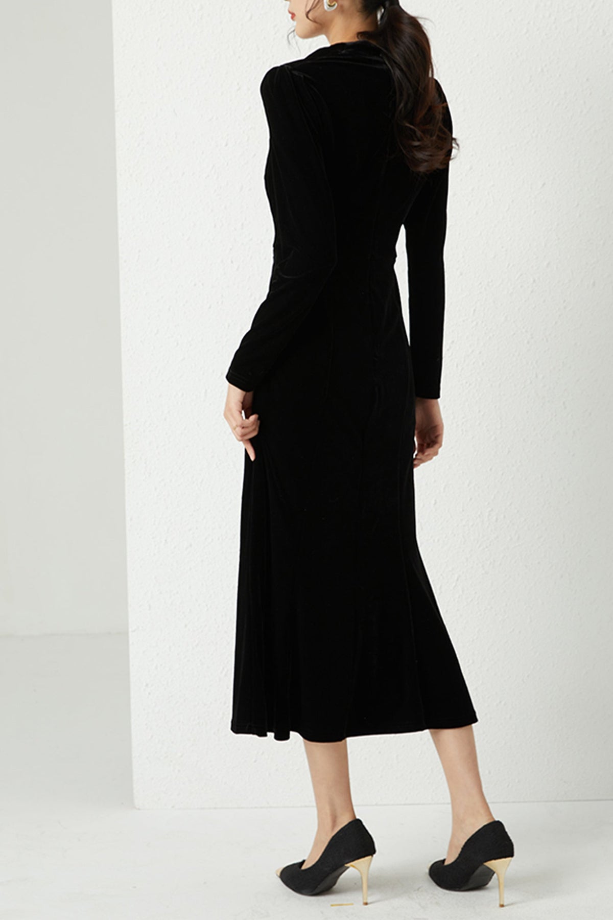 Black Velvet Long Sleeve Sweetheart Midi Dress with Pearls