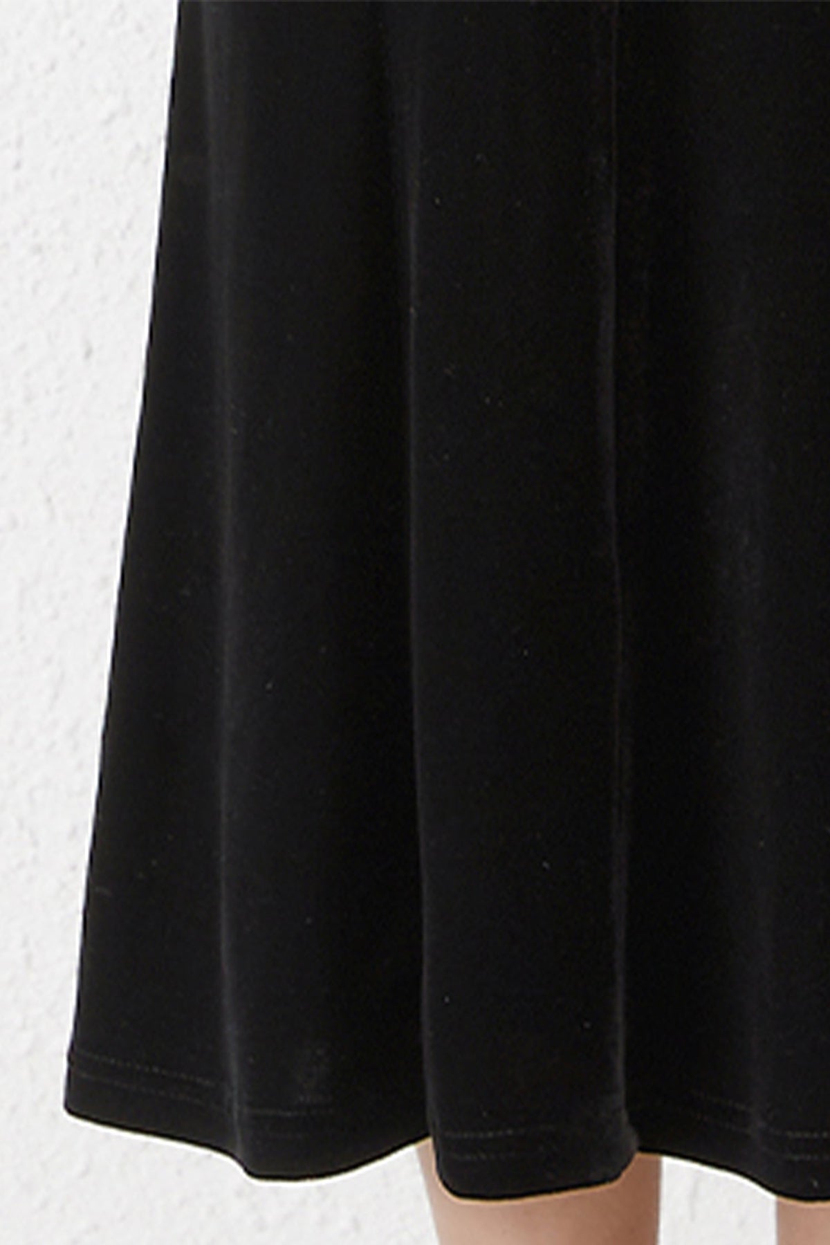 Black Velvet Long Sleeve Sweetheart Midi Dress with Pearls