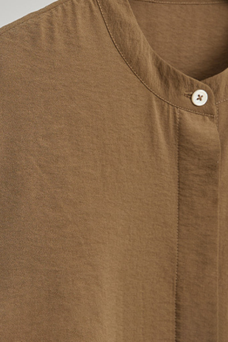 Textured Mulberry Silk Sleeveless Button-Down Shirt with Mandarin Collar